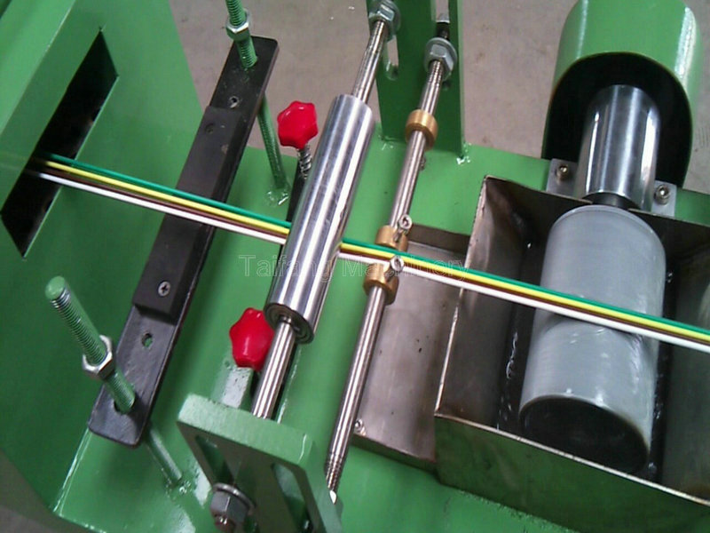 Color flat cable merging machine